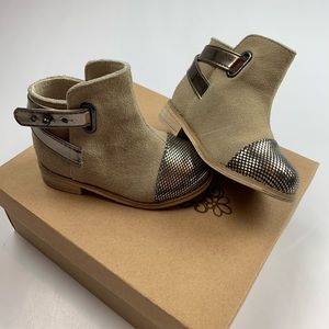 Joyfolie super cute booties.